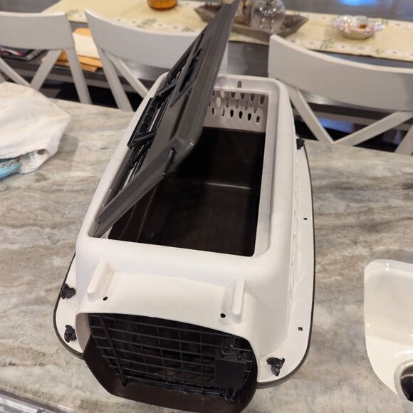 Small Dog or Cat Mobile Pet Kennel  with top and End Doors - Picture 7 of 8